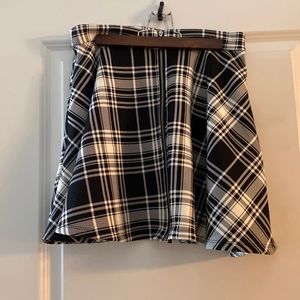 NWT Hot Topic plaid zip up skirt size S/M